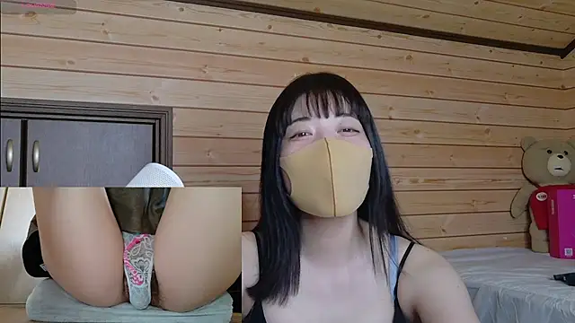 Snapshot of minami_room chatting on August 2, 6:34 am minami room online show from August 2, 6:34 am