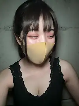 Snapshot of minami_room chatting on August 6, 12:44 pm minami room online show from August 6, 12:44 pm