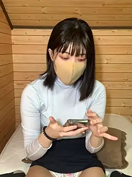 minami room online show from April 10, 1:07 pm