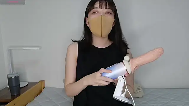 Snapshot of minami_room chatting on August 8, 7:04 am minami room online show from August 8, 7:04 am