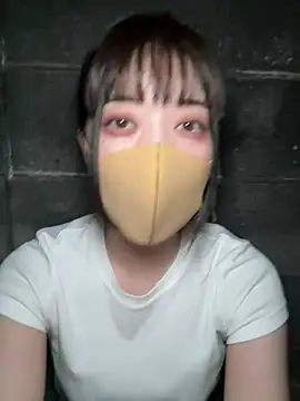 Snapshot of minami_room chatting on August 5, 12:21 pm minami room online show from August 5, 12:21 pm