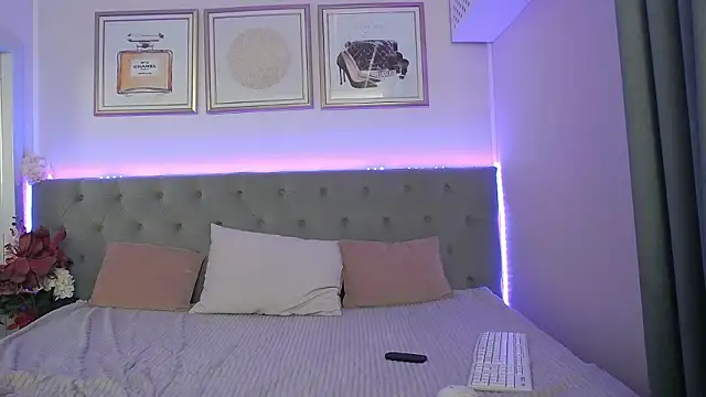 LunaXBabe online show from February 1, 12:58 pm