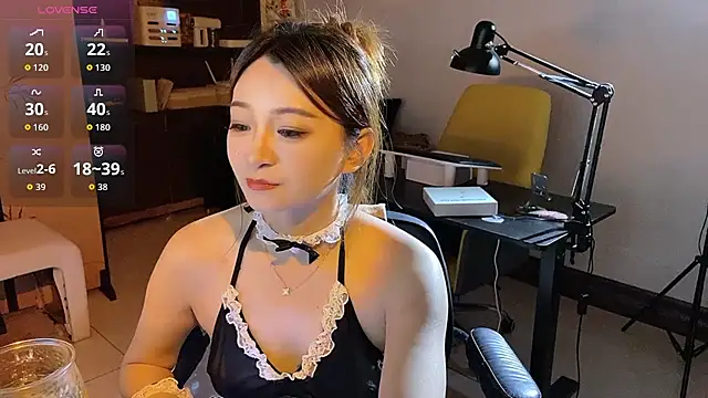 Snapshot of Xiaojuzi- chatting on May 11, 11:33 am Xiaojuzi- online show from May 11, 11:33 am