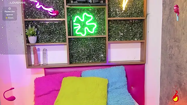 Hiddenhotcake online show from January 5, 8:01 pm