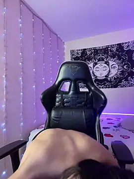 Snapshot of Natsrose chatting on February 17, 12:57 pm Natsrose online show from February 17, 12:57 pm