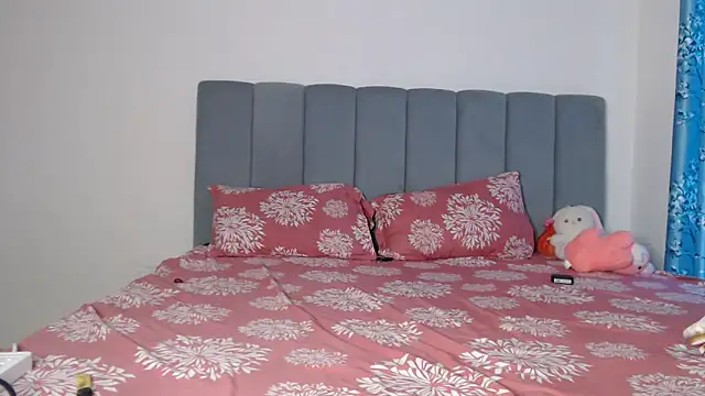 Hottie heer online show from May 9, 1:25 pm