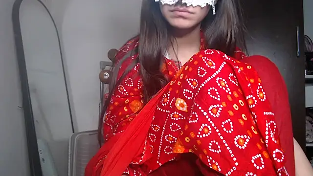 Hottie heer online show from March 6, 5:30 pm