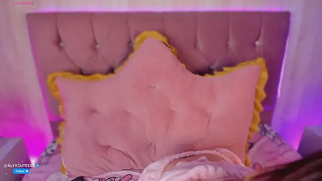 alyy cut3 online show from March 18, 7:59 pm