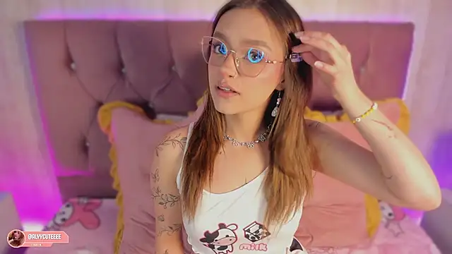 alyy cut3 online show from April 8, 8:43 pm