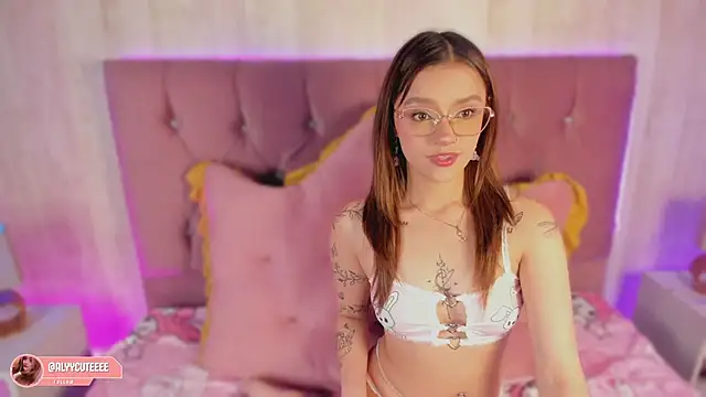 alyy cut3 online show from March 31, 8:11 pm