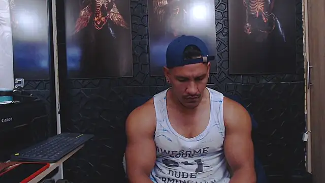 Snapshot of viktor_herrera chatting on May 26, 2:15 pm viktor herrera online show from May 26, 2:15 pm