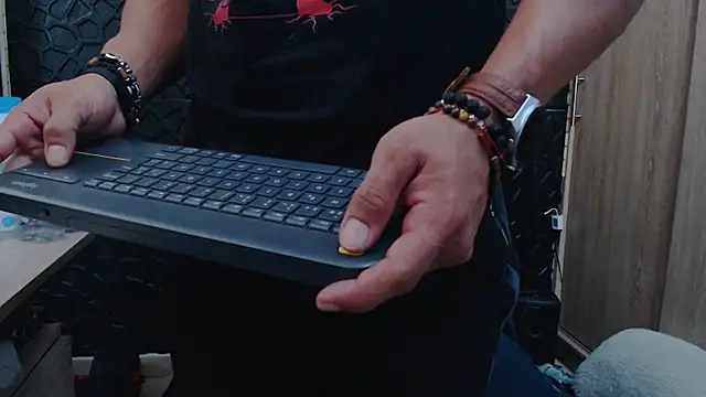 viktor herrera online show from February 9, 9:02 pm