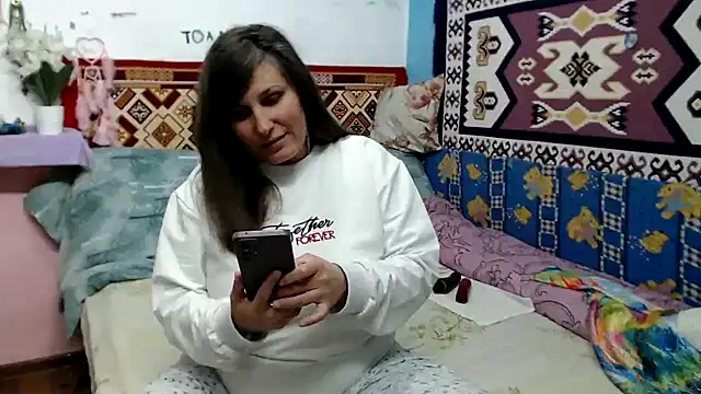 Adelinemilf online show from April 10, 12:34 pm