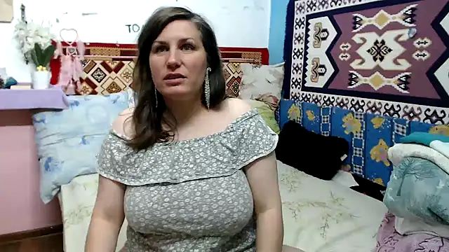 Adelinemilf online show from May 15, 5:27 am