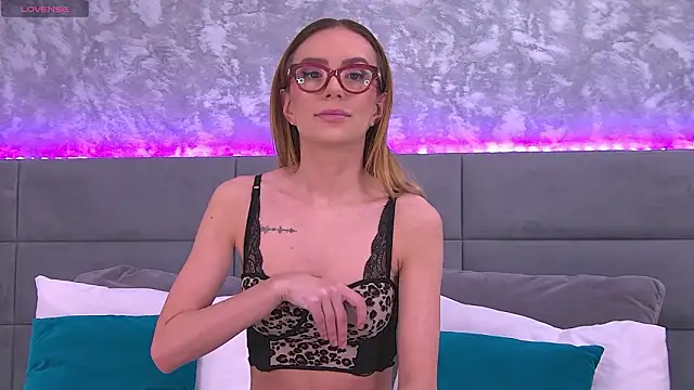 CindyBlondie online show from March 19, 6:02 am