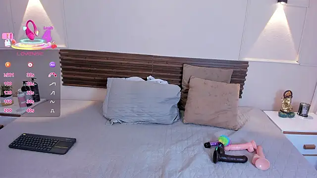 mia gold  online show from March 25, 7:02 pm