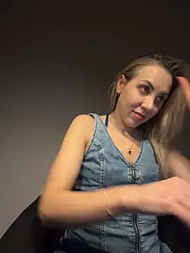 ElenaWhitmore online show from March 10, 10:14 pm