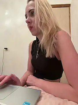 ElenaWhitmore online show from July 4, 9:08 pm