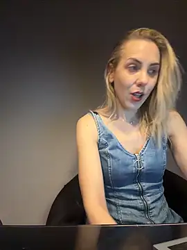 ElenaWhitmore online show from May 1, 9:42 pm