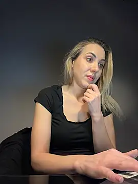 ElenaWhitmore online show from March 5, 10:37 pm