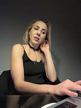 ElenaWhitmore online show from February 17, 10:29 pm