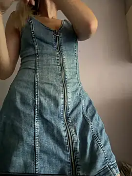 ElenaWhitmore online show from August 5, 4:23 pm