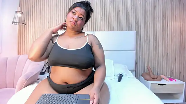 rachell queen  online show from February 17, 12:24 pm