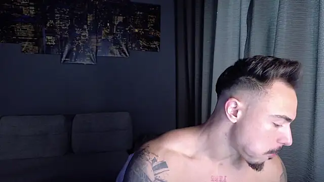 Snapshot of Master_Lukas chatting on April 27, 1:42 pm Master Lukas online show from April 27, 1:42 pm
