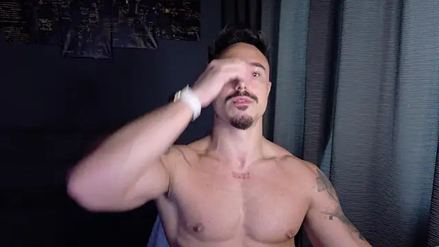 Snapshot of Master_Lukas chatting on April 29, 1:37 pm Master Lukas online show from April 29, 1:37 pm