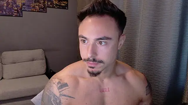 Snapshot of Master_Lukas chatting on April 17, 8:50 am Master Lukas online show from April 17, 8:50 am