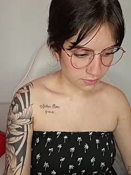 kuritto  online show from February 12, 2:11 am