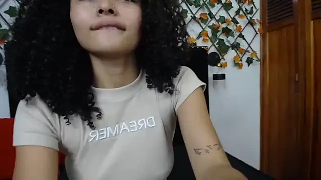 vsamanthaper1 online show from April 10, 8:05 pm