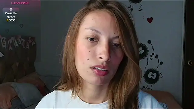 Snapshot of Sweet_moon_v_ chatting on February 20, 12:07 am Sweet moon v online show from February 20, 12:07 am