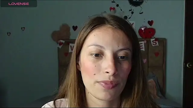 Snapshot of Sweet_moon_v_ chatting on February 12, 11:15 pm Sweet moon v online show from February 12, 11:15 pm