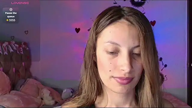 Snapshot of Sweet_moon_v_ chatting on February 16, 3:38 am Sweet moon v online show from February 16, 3:38 am