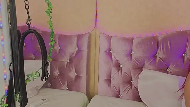 Missy 22  online show from March 19, 1:33 pm