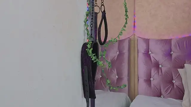 Missy 22  online show from March 18, 1:57 pm