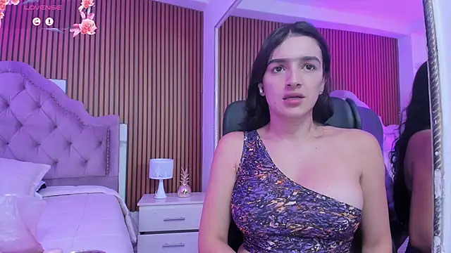 Violett hott  online show from March 12, 12:20 pm