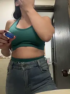 Snapshot of Violett_hott_ chatting on May 25, 12:26 pm Violett hott online show from May 25, 12:26 pm