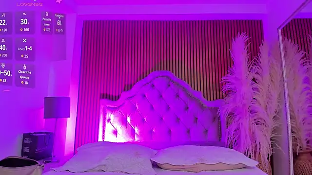 Violett hott  online show from February 19, 1:30 pm