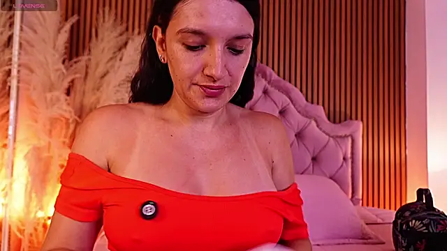 Snapshot of Violett_hott_ chatting on May 20, 12:46 pm Violett hott online show from May 20, 12:46 pm