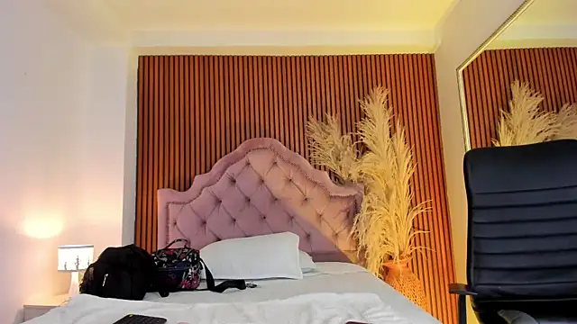 Snapshot of Violett_hott_ chatting on April 26, 12:57 pm Violett hott online show from April 26, 12:57 pm