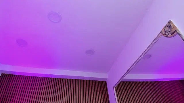 Violett hott  online show from March 14, 12:55 pm