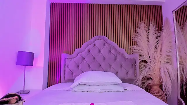 Violett hott  online show from March 1, 12:38 pm