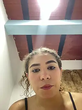 Snapshot of CamilaCastillo chatting on June 3, 3:18 am CamilaCastillo online show from June 3, 3:18 am