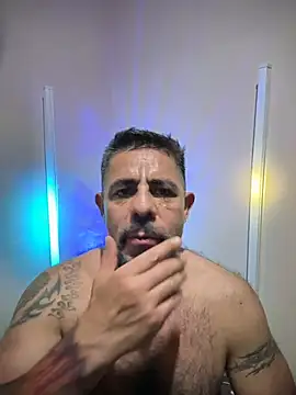 wolfbucker online show from April 8, 6:15 am