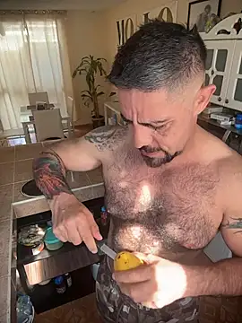 wolfbucker online show from April 3, 2:56 pm