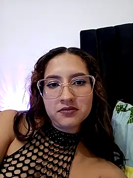 Snapshot of Sun_pussyhard chatting on January 7, 1:32 am Sun pussyhard online show from January 7, 1:32 am