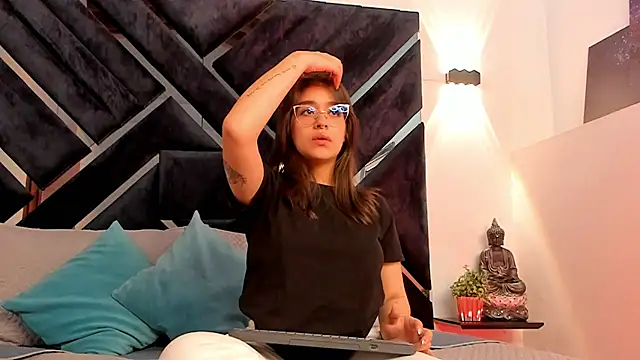 Ariana Montiel online show from January 13, 8:57 pm