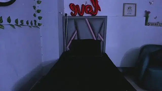 Luna  02 online show from April 14, 12:10 pm